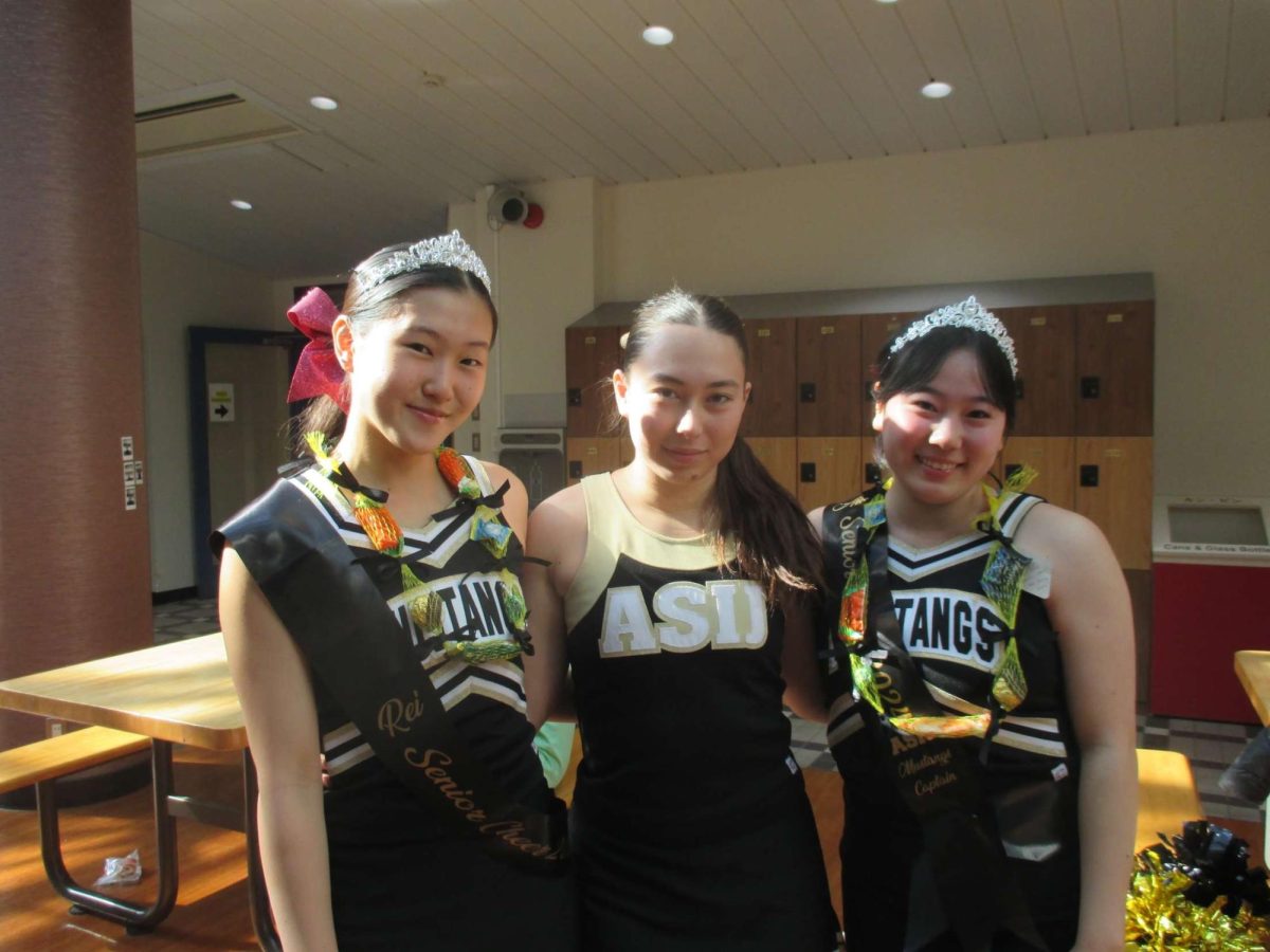 Cheerleading captains Rei Iida (left), Naomi Druker (center), and Aina Matsumoto (right) 